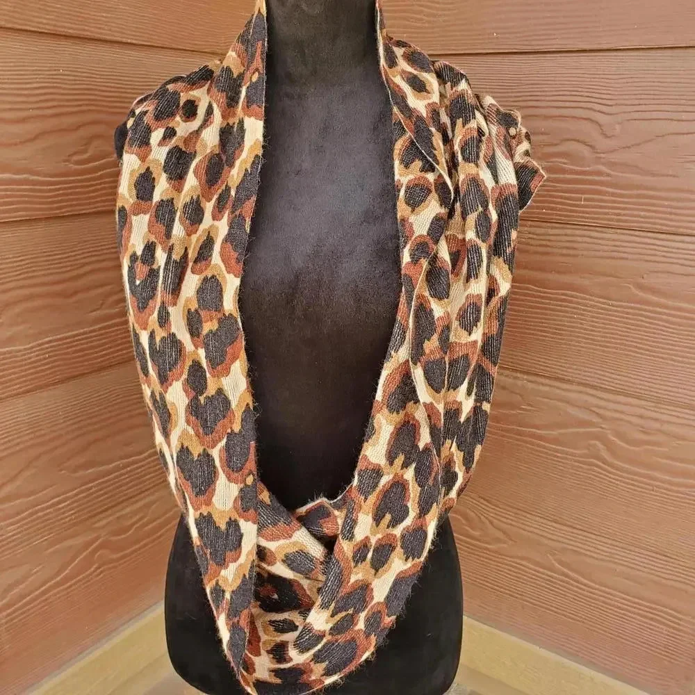 Liz Claiborne Leopard Print Infinity Scarf One Size 100% Acrylic NWOT